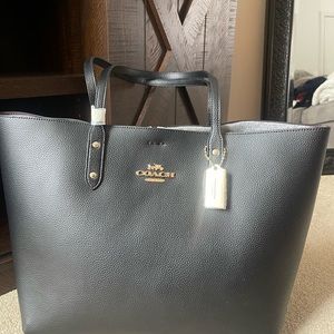 Coach Town Tote Pebbled Leather Large - Black - Retail $398.00.